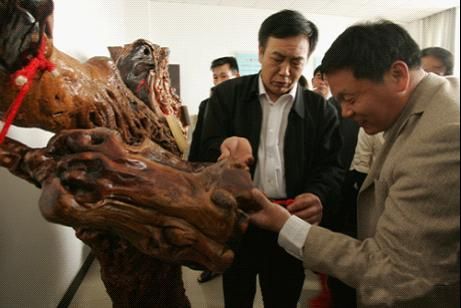 王心愿和他的根雕艺术