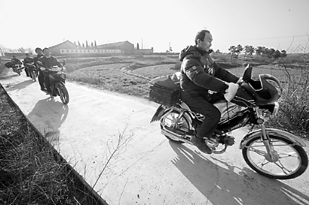 始于北宋 传唱千年 罗山皮影唱红乡间