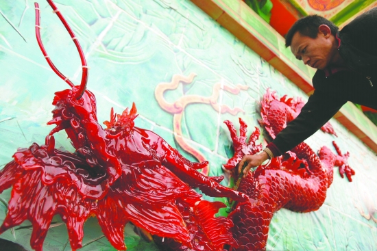 在糖画艺人眼中 糖就是一条龙