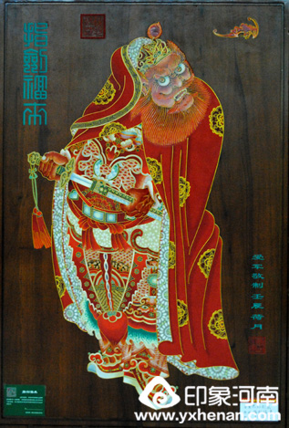 用石头绘画的杜爱军和他的石粉彩画