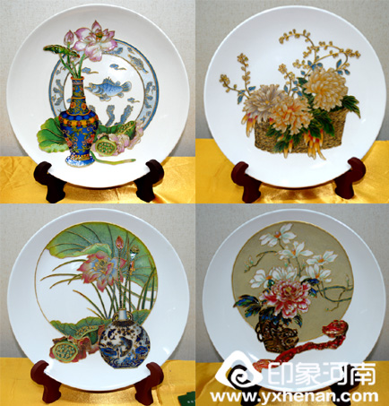 用石头绘画的杜爱军和他的石粉彩画