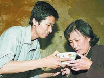 张尚昀 从“当代孝子”走上“社会服务员”