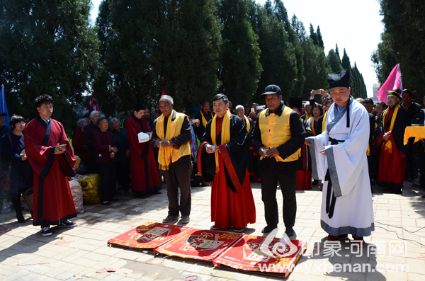 丁酉年瓷皇柴荣祭祀大典在郑州隆重举行