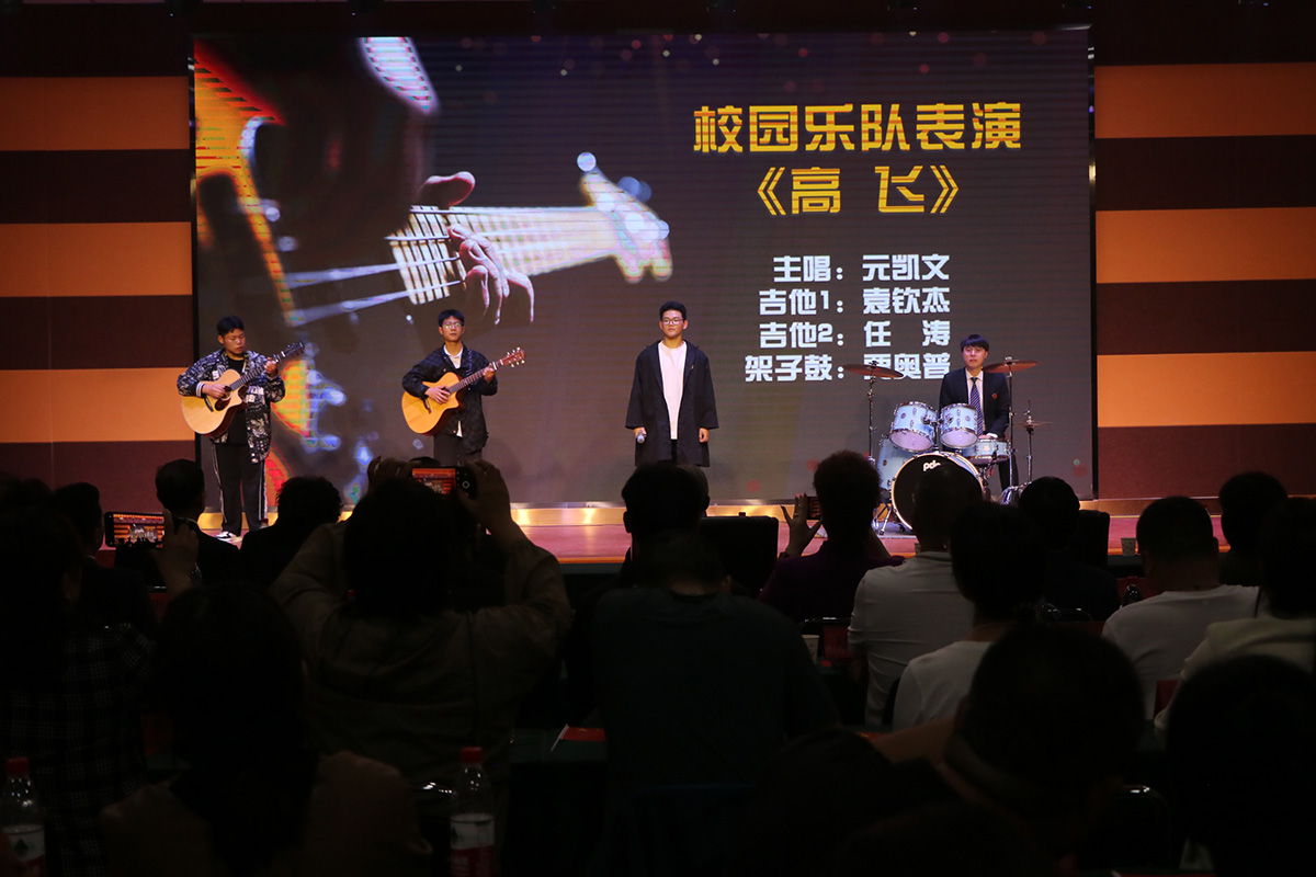 ʮ컪Ĵƽְ̳ҵѧУ¡ؿĻ