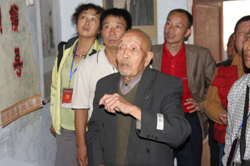 河南民间文化艺术之乡鲁庄:农民艺术文化节开幕 神奇潜彩画艺惊世人